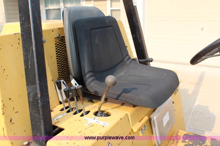 image for item H6513 Magnum 136A sod loader