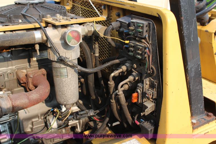 image for item H6513 Magnum 136A sod loader