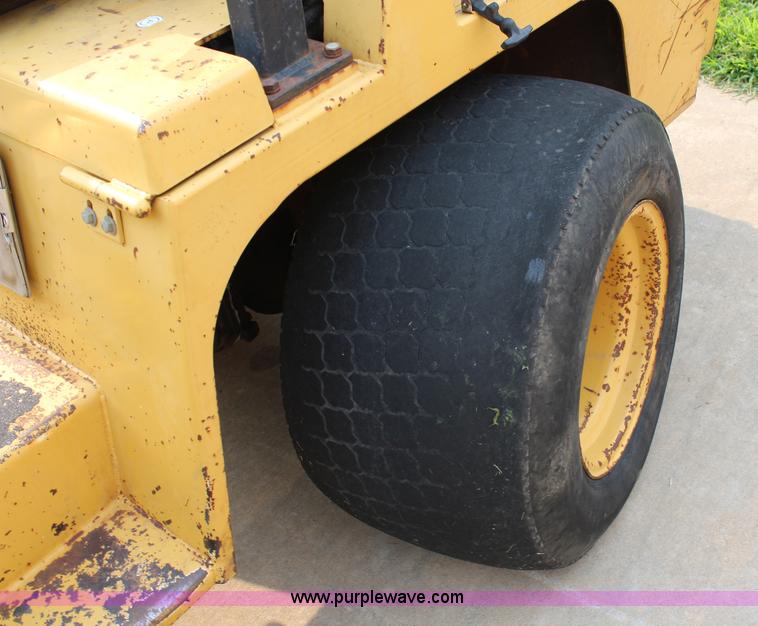 image for item H6513 Magnum 136A sod loader