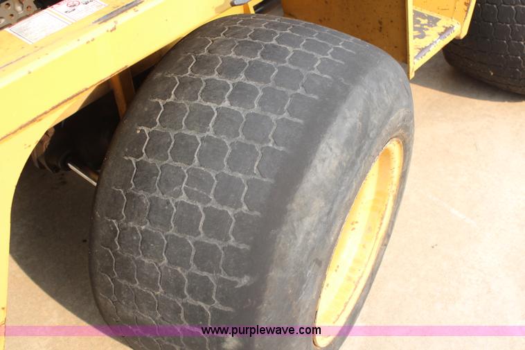 image for item H6513 Magnum 136A sod loader