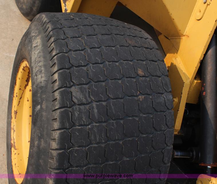 image for item H6513 Magnum 136A sod loader