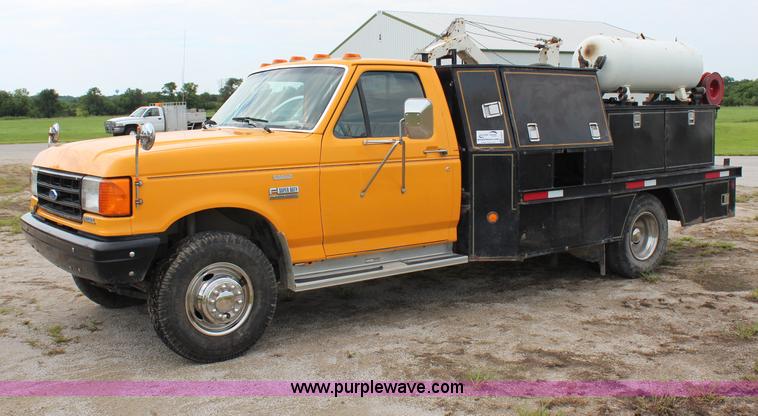 image for item H6515 1990 Ford F450 Super Duty flatbed truck