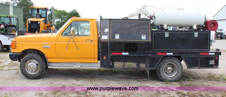 image for item H6515 1990 Ford F450 Super Duty flatbed truck