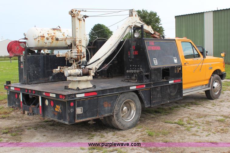 image for item H6515 1990 Ford F450 Super Duty flatbed truck
