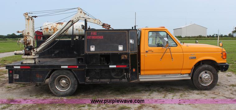 image for item H6515 1990 Ford F450 Super Duty flatbed truck