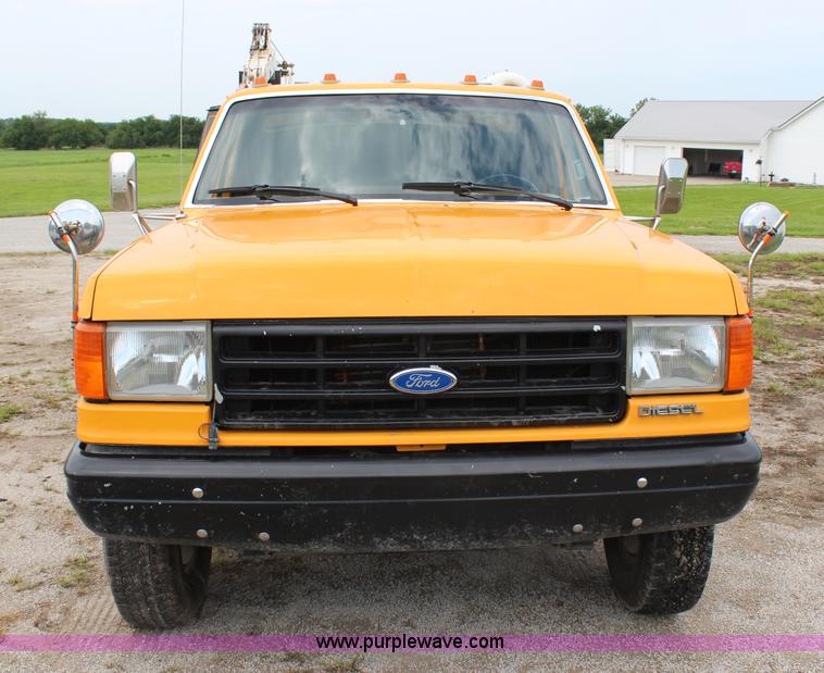 image for item H6515 1990 Ford F450 Super Duty flatbed truck