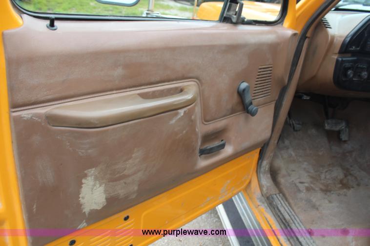 image for item H6515 1990 Ford F450 Super Duty flatbed truck