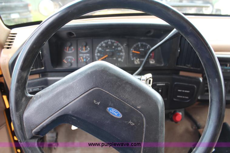 image for item H6515 1990 Ford F450 Super Duty flatbed truck