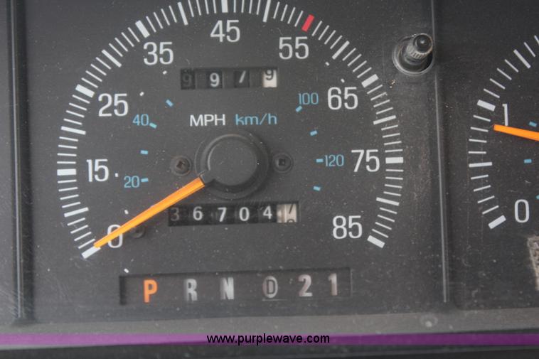 image for item H6515 1990 Ford F450 Super Duty flatbed truck