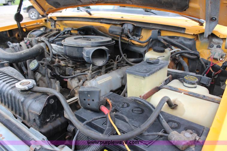 image for item H6515 1990 Ford F450 Super Duty flatbed truck