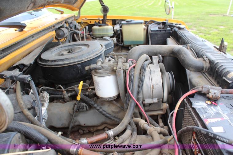 image for item H6515 1990 Ford F450 Super Duty flatbed truck