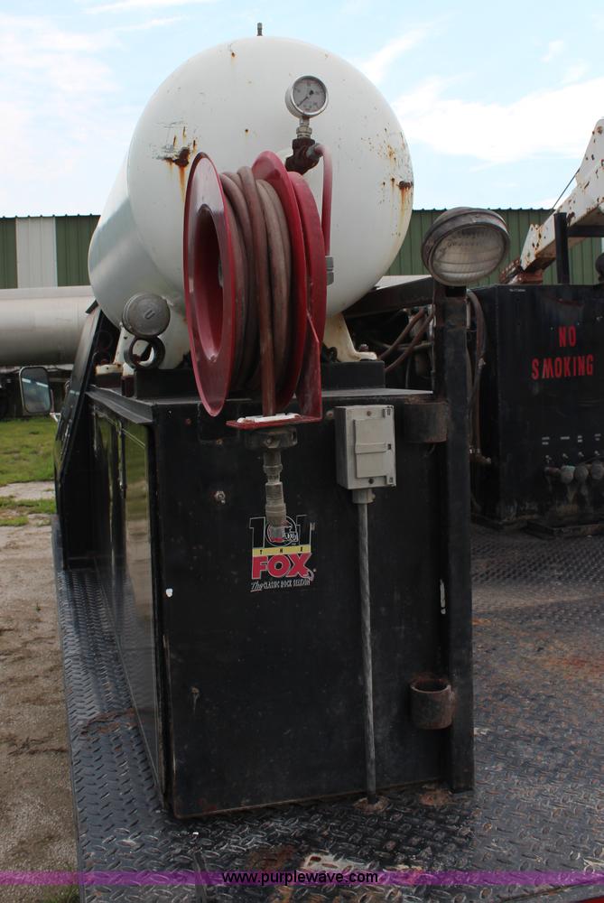 image for item H6515 1990 Ford F450 Super Duty flatbed truck