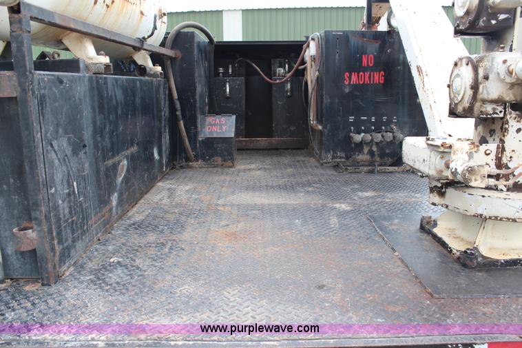 image for item H6515 1990 Ford F450 Super Duty flatbed truck