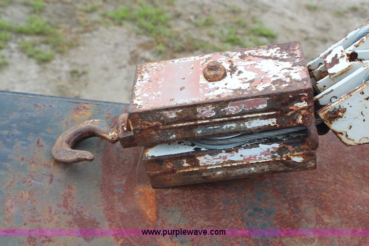 image for item H6515 1990 Ford F450 Super Duty flatbed truck