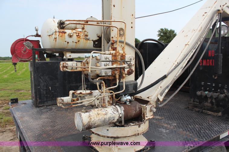 image for item H6515 1990 Ford F450 Super Duty flatbed truck