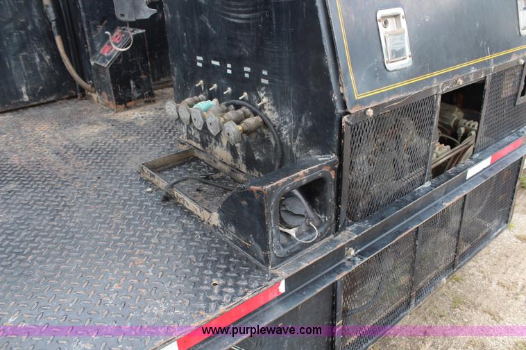 image for item H6515 1990 Ford F450 Super Duty flatbed truck