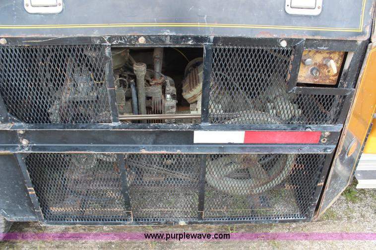 image for item H6515 1990 Ford F450 Super Duty flatbed truck