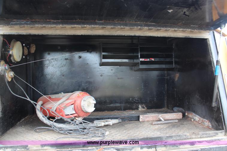 image for item H6515 1990 Ford F450 Super Duty flatbed truck