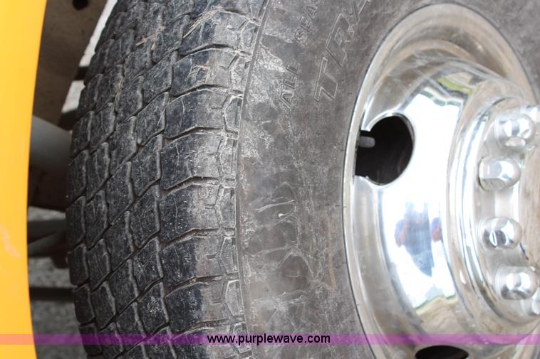 image for item H6515 1990 Ford F450 Super Duty flatbed truck