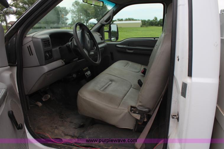 image for item H6516 1999 Ford F550 Super Duty bucket truck