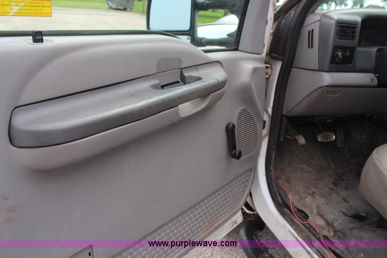 image for item H6516 1999 Ford F550 Super Duty bucket truck