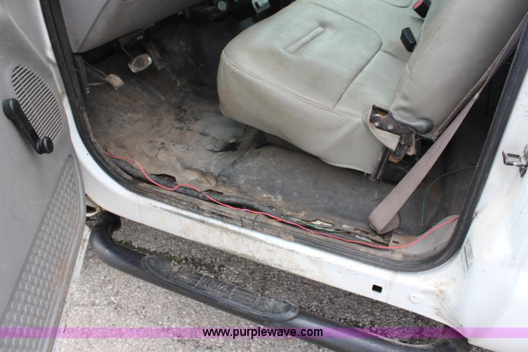 image for item H6516 1999 Ford F550 Super Duty bucket truck