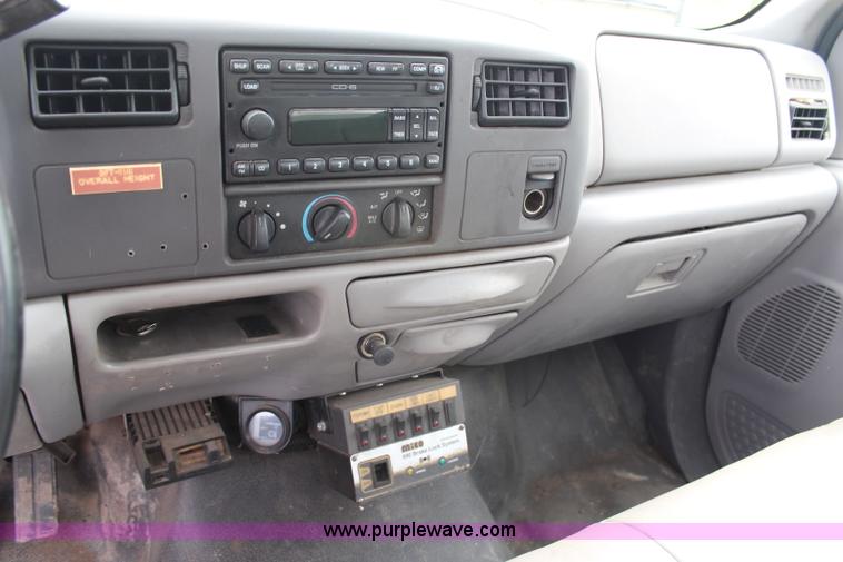 image for item H6516 1999 Ford F550 Super Duty bucket truck