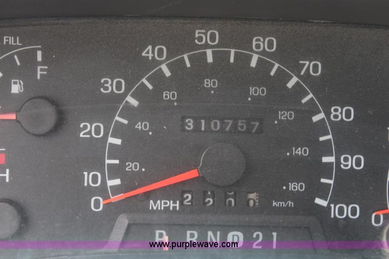 image for item H6516 1999 Ford F550 Super Duty bucket truck