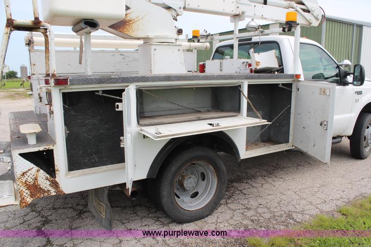 image for item H6516 1999 Ford F550 Super Duty bucket truck