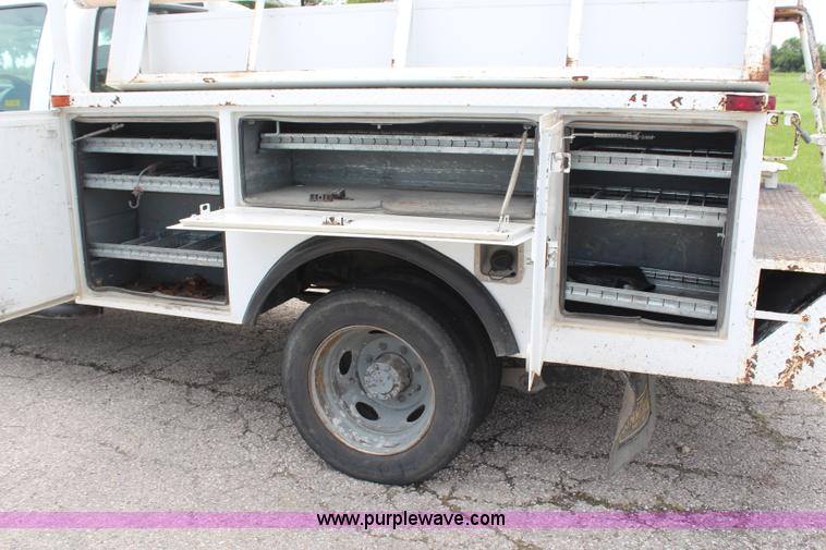 image for item H6516 1999 Ford F550 Super Duty bucket truck