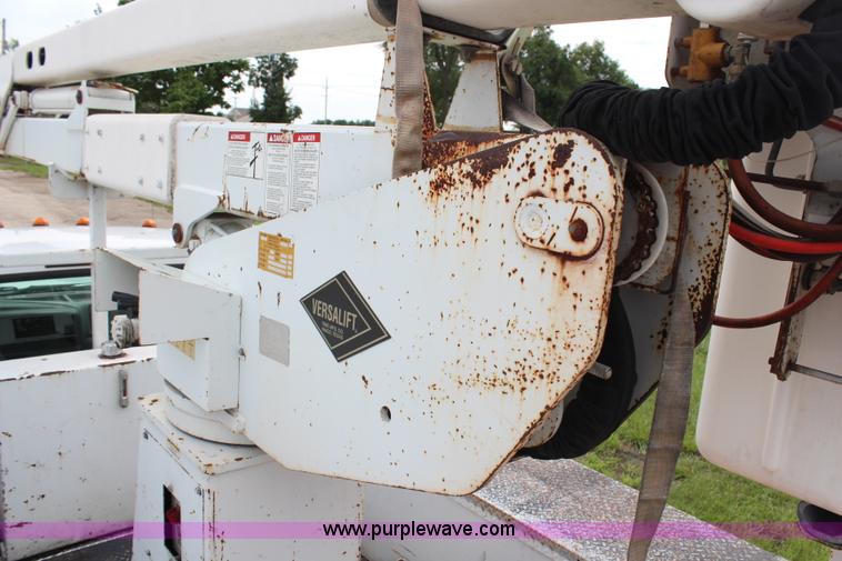 image for item H6516 1999 Ford F550 Super Duty bucket truck