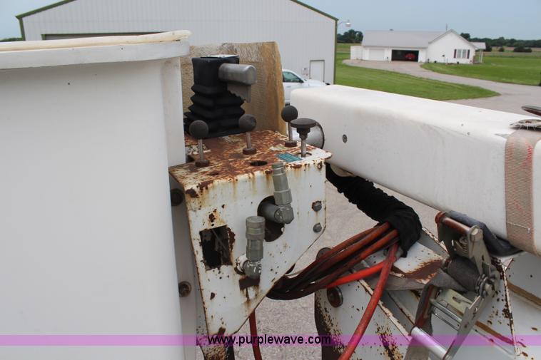 image for item H6516 1999 Ford F550 Super Duty bucket truck