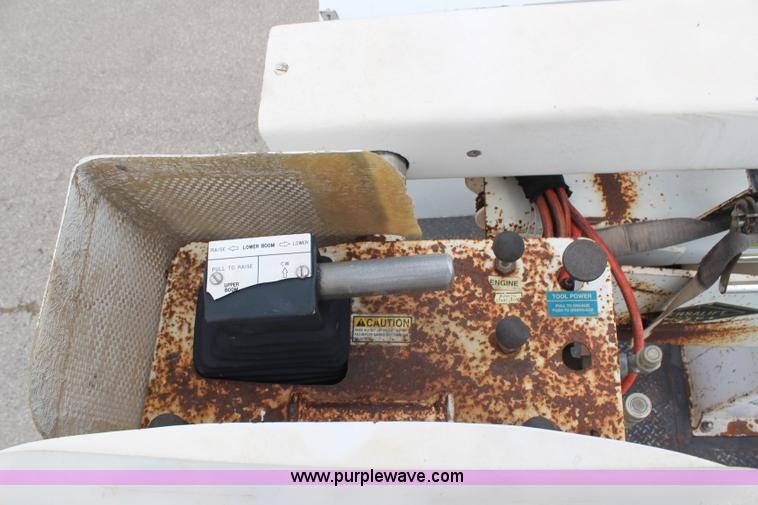 image for item H6516 1999 Ford F550 Super Duty bucket truck