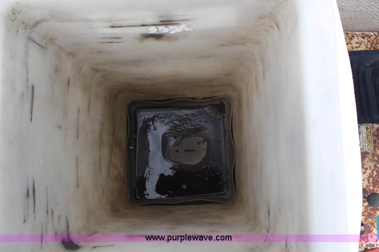 image for item H6516 1999 Ford F550 Super Duty bucket truck