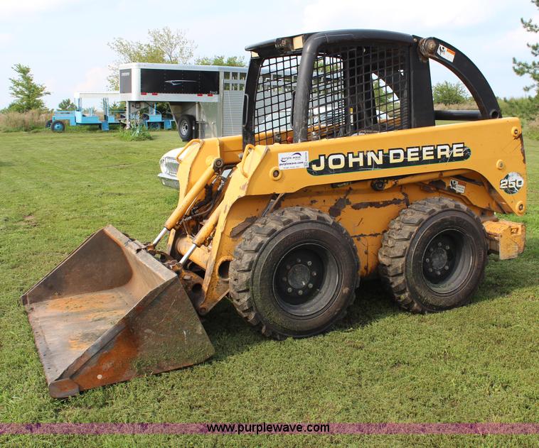 image for item H6519 1999 John Deere 250 skid steer