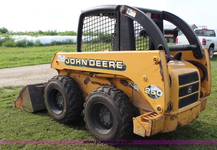 image for item H6519 1999 John Deere 250 skid steer