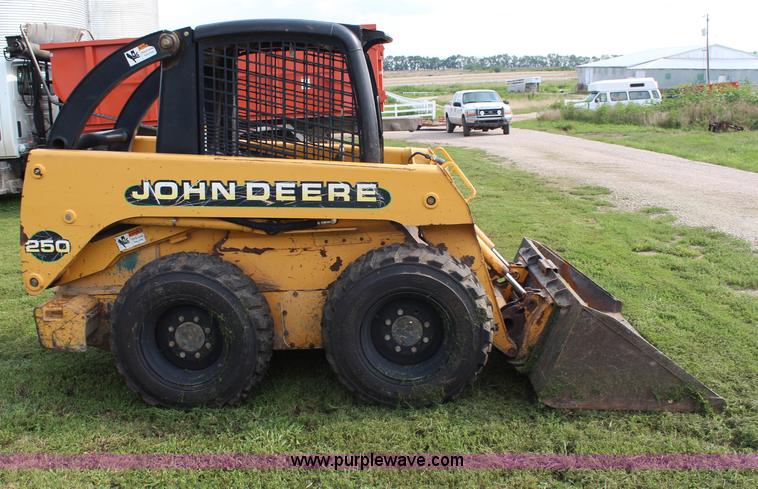 image for item H6519 1999 John Deere 250 skid steer