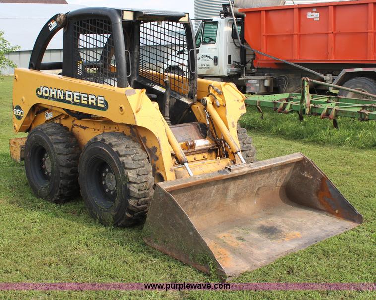 image for item H6519 1999 John Deere 250 skid steer