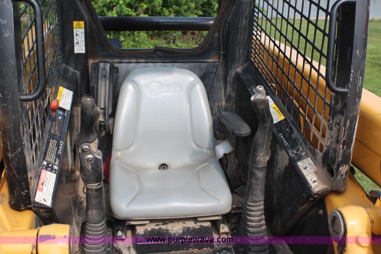 image for item H6519 1999 John Deere 250 skid steer