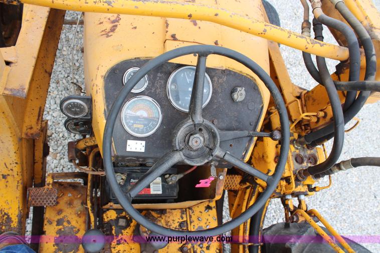 image for item H6520 International 2500 backhoe loader