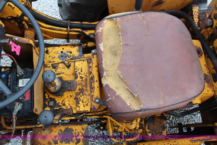 image for item H6520 International 2500 backhoe loader