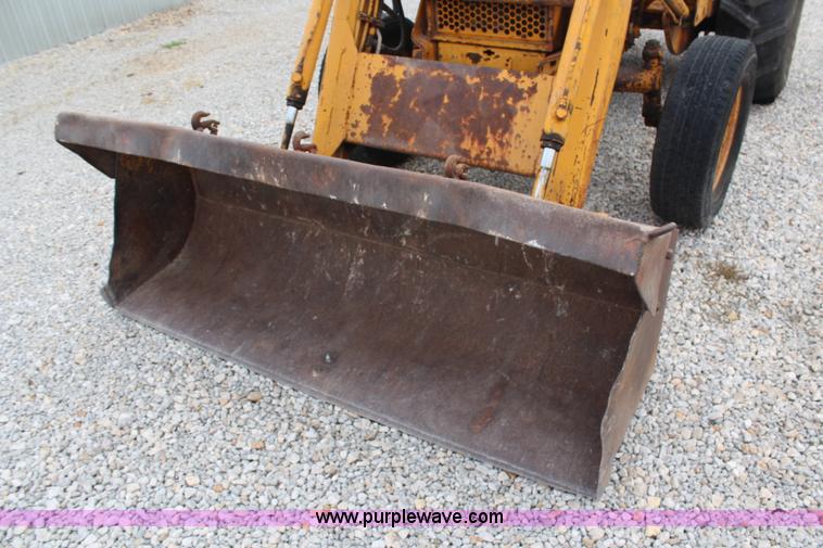 image for item H6520 International 2500 backhoe loader