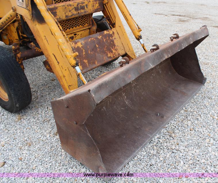 image for item H6520 International 2500 backhoe loader
