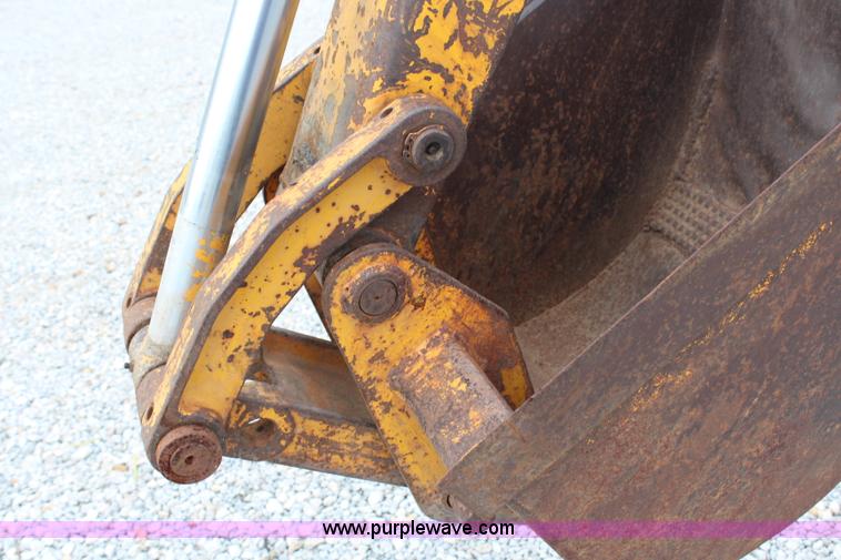 image for item H6520 International 2500 backhoe loader