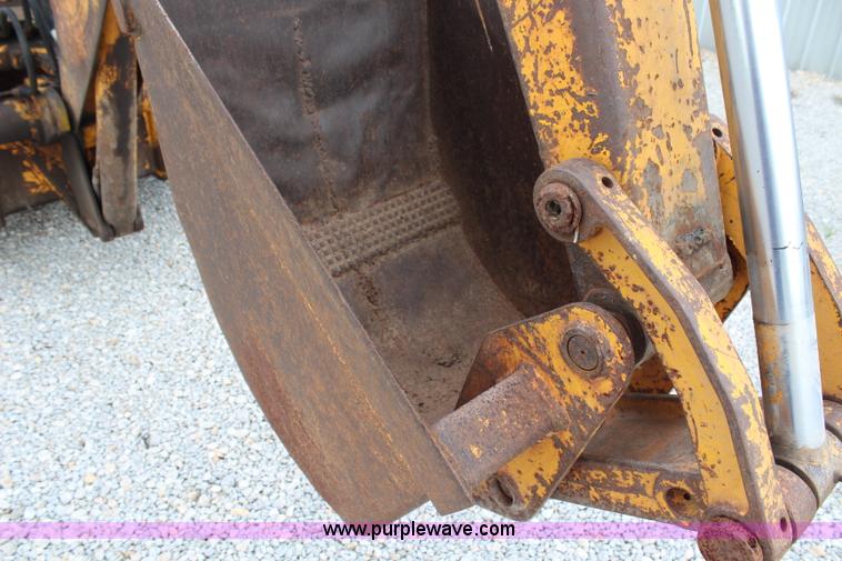 image for item H6520 International 2500 backhoe loader