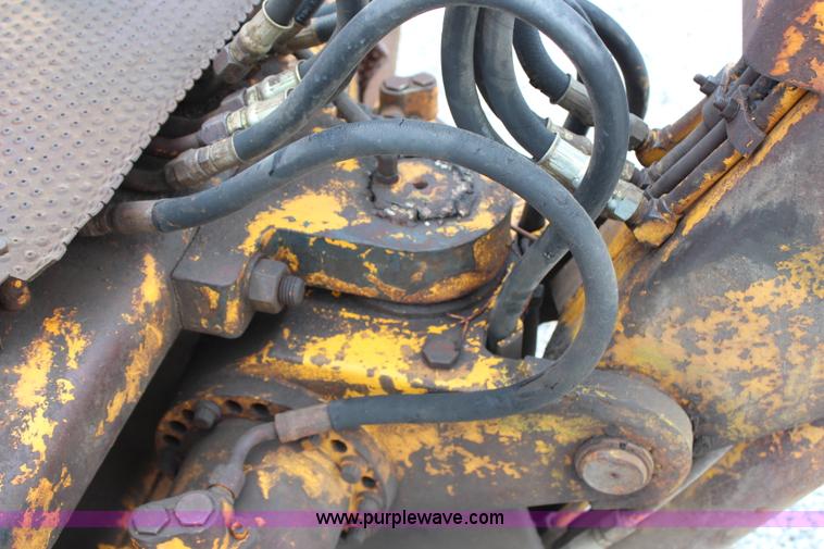 image for item H6520 International 2500 backhoe loader