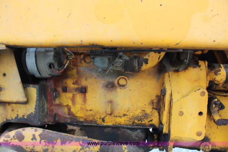 image for item H6520 International 2500 backhoe loader