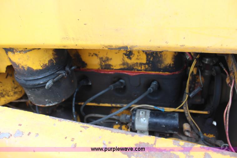 image for item H6520 International 2500 backhoe loader