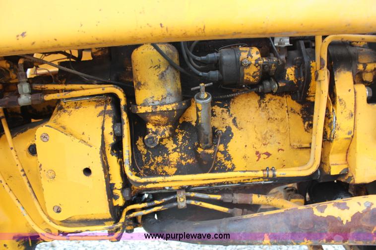 image for item H6520 International 2500 backhoe loader