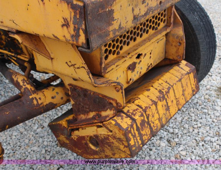 image for item H6520 International 2500 backhoe loader